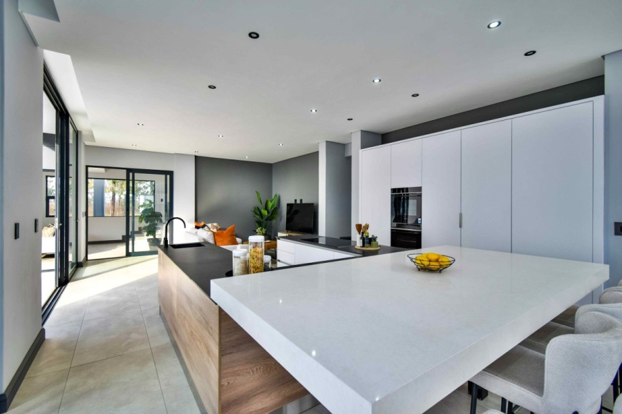 5 Bedroom Property for Sale in Midstream Ridge Gauteng