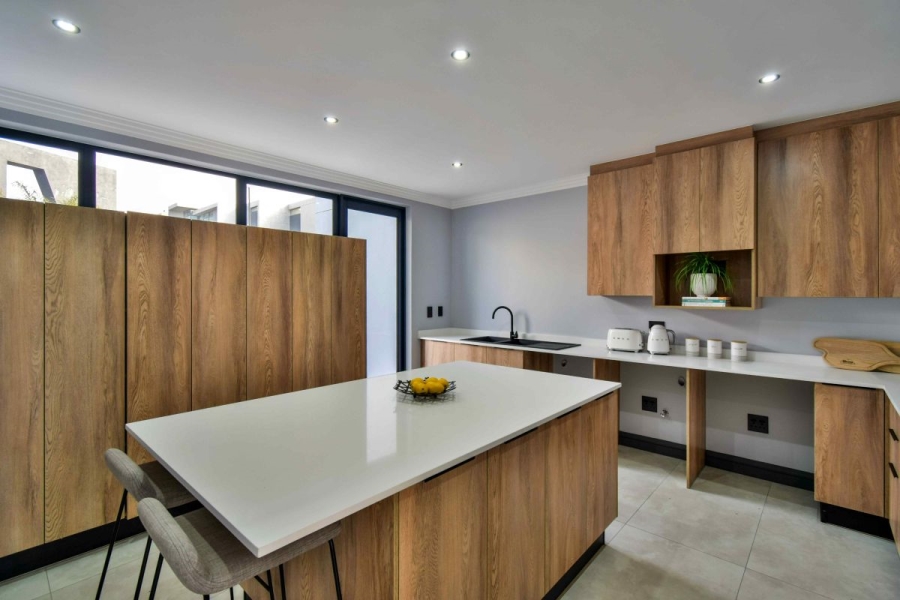 5 Bedroom Property for Sale in Midstream Ridge Gauteng