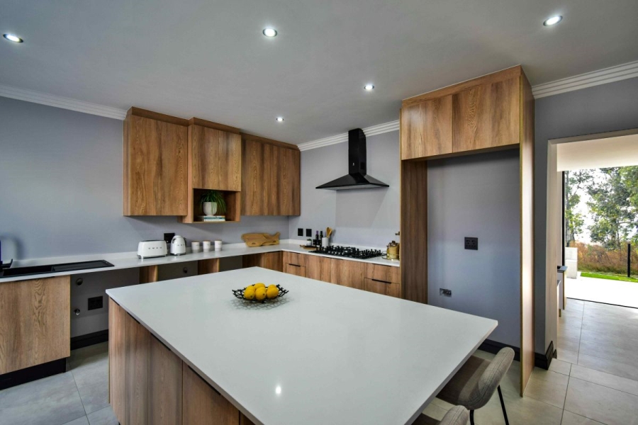 5 Bedroom Property for Sale in Midstream Ridge Gauteng