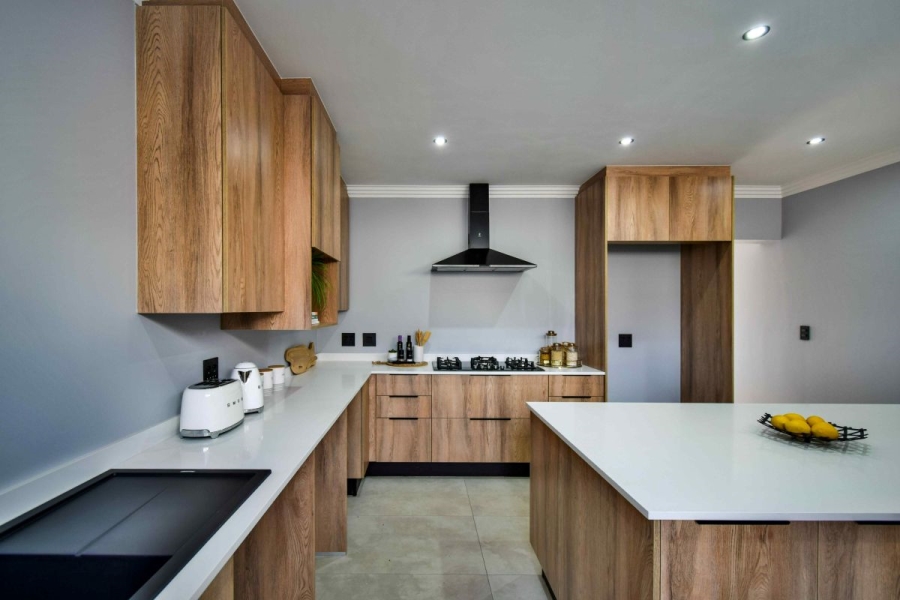 5 Bedroom Property for Sale in Midstream Ridge Gauteng