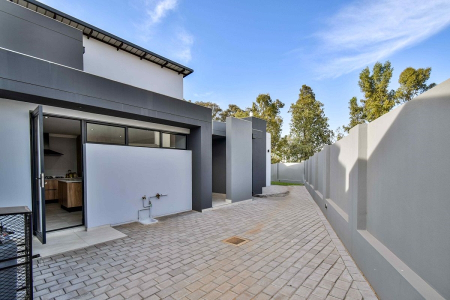 5 Bedroom Property for Sale in Midstream Ridge Gauteng