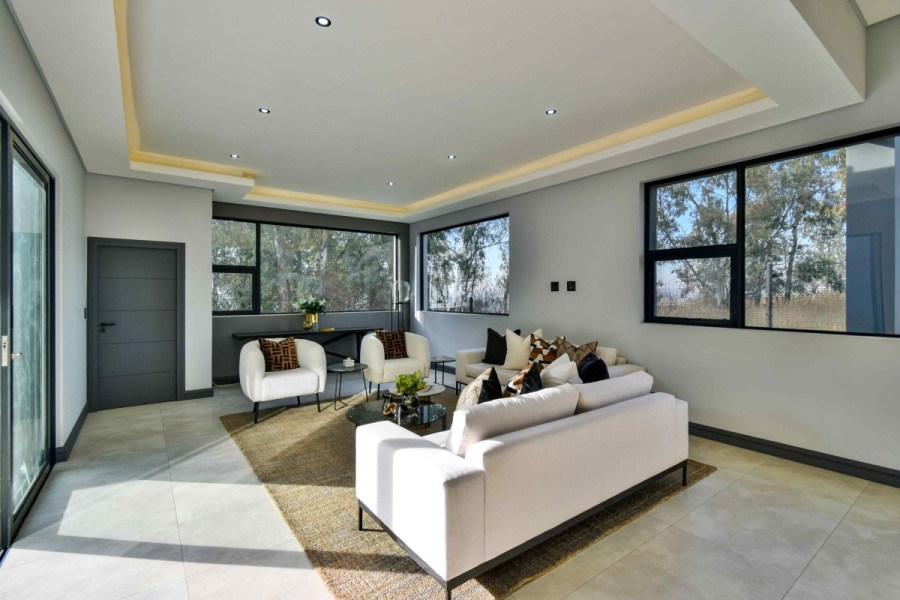 5 Bedroom Property for Sale in Midstream Ridge Gauteng