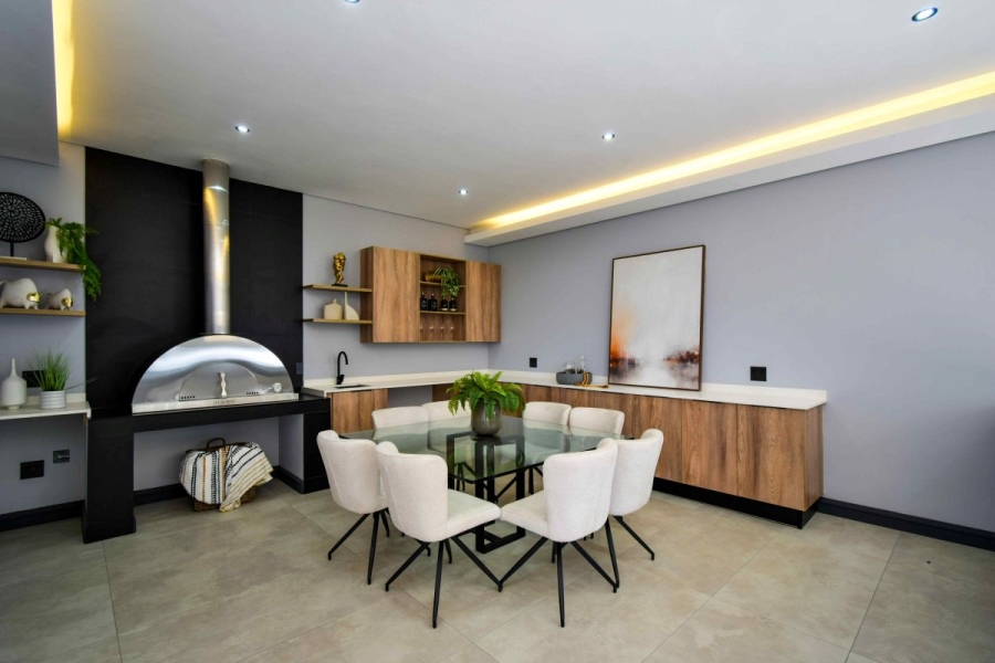 5 Bedroom Property for Sale in Midstream Ridge Gauteng