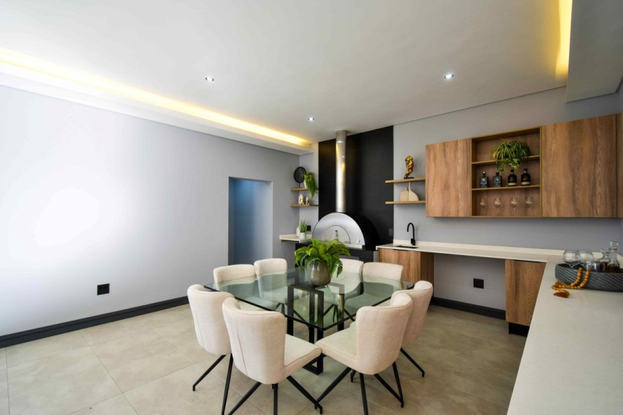 5 Bedroom Property for Sale in Midstream Ridge Gauteng