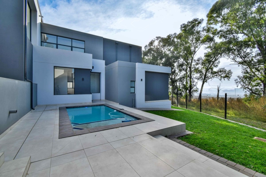 5 Bedroom Property for Sale in Midstream Ridge Gauteng