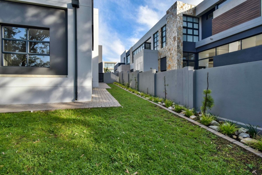 5 Bedroom Property for Sale in Midstream Ridge Gauteng