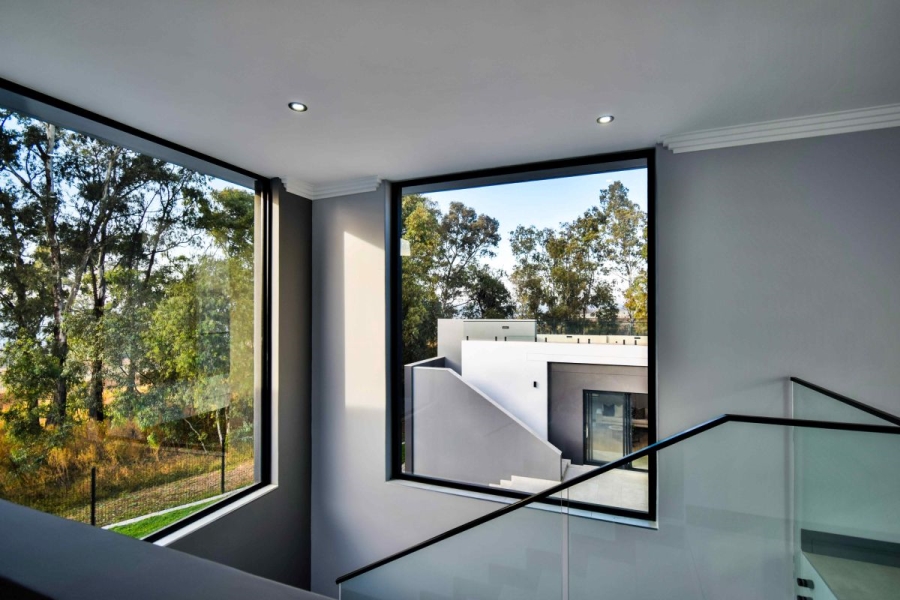 5 Bedroom Property for Sale in Midstream Ridge Gauteng