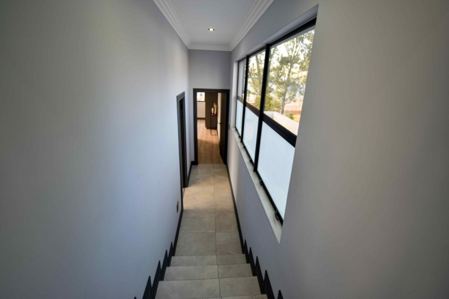 5 Bedroom Property for Sale in Midstream Ridge Gauteng