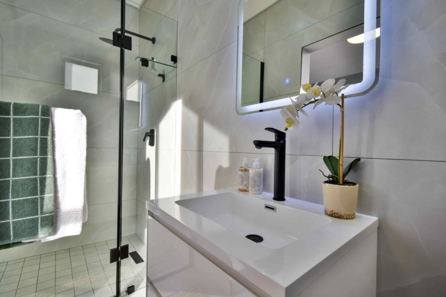 5 Bedroom Property for Sale in Midstream Ridge Gauteng