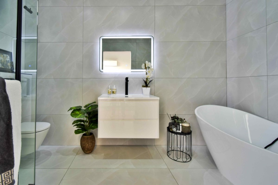 5 Bedroom Property for Sale in Midstream Ridge Gauteng