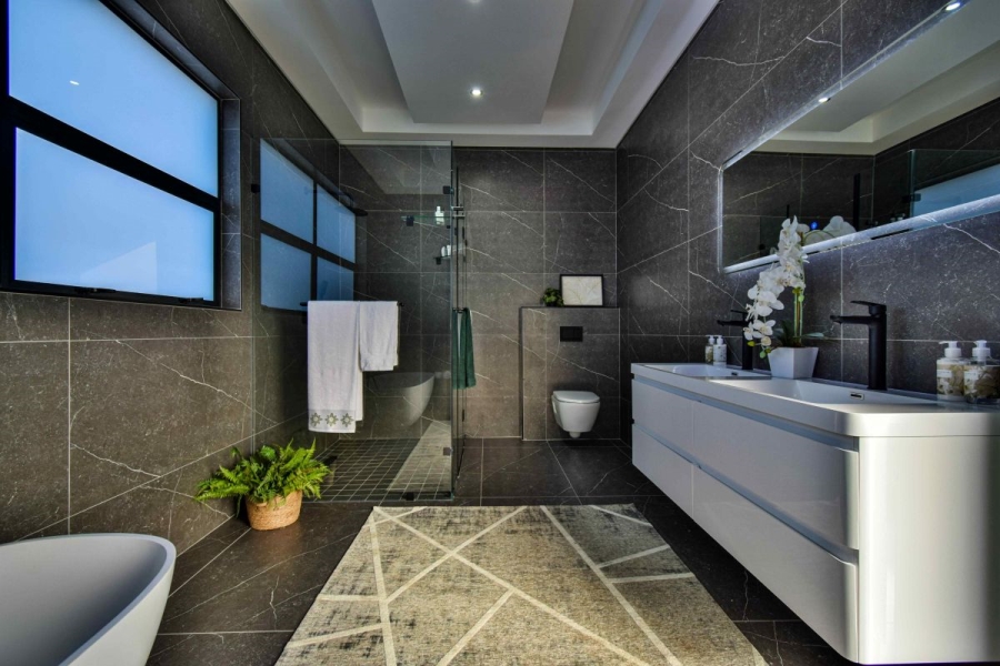5 Bedroom Property for Sale in Midstream Ridge Gauteng