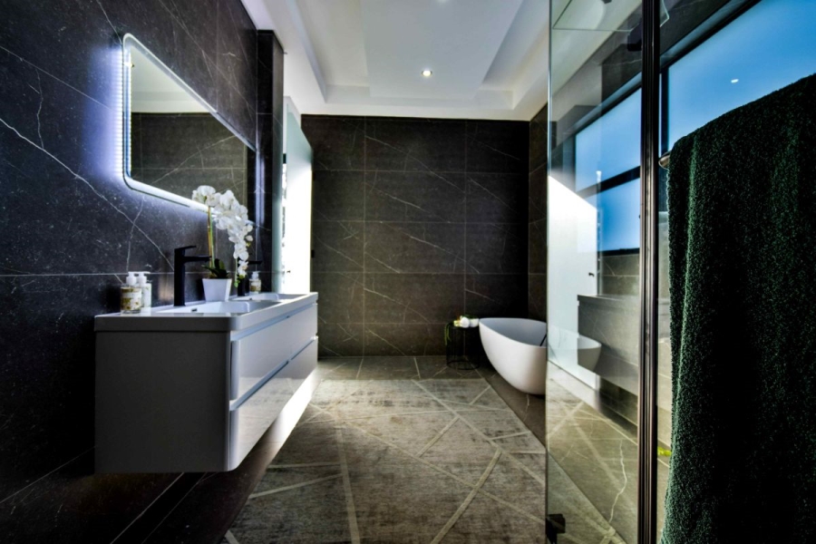 5 Bedroom Property for Sale in Midstream Ridge Gauteng