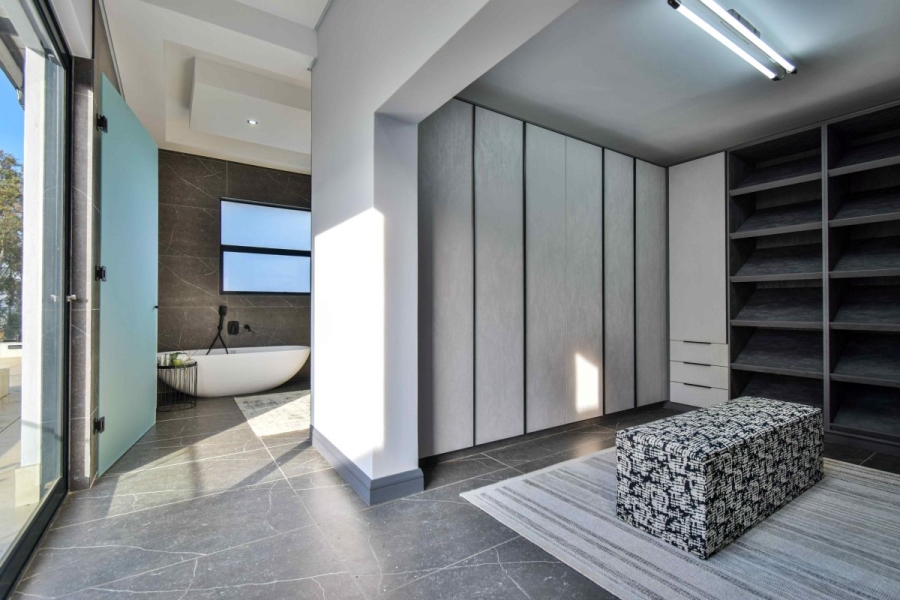 5 Bedroom Property for Sale in Midstream Ridge Gauteng