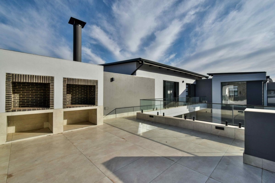 5 Bedroom Property for Sale in Midstream Ridge Gauteng