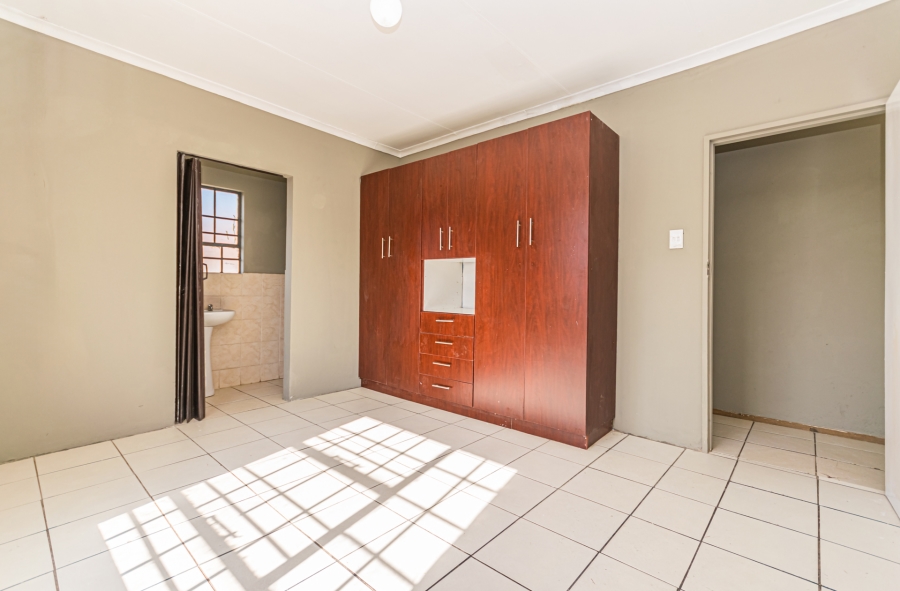 2 Bedroom Property for Sale in Cosmo City Gauteng