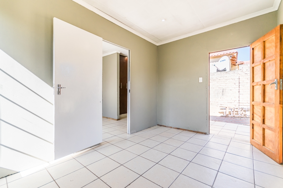2 Bedroom Property for Sale in Cosmo City Gauteng