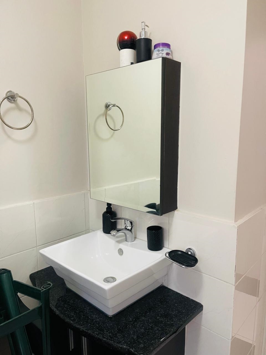 2 Bedroom Property for Sale in Noordwyk Gauteng
