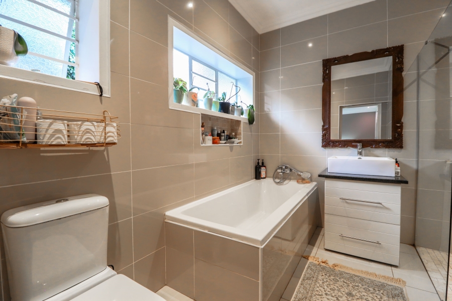 4 Bedroom Property for Sale in Linden Gauteng