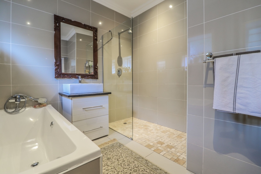 4 Bedroom Property for Sale in Linden Gauteng