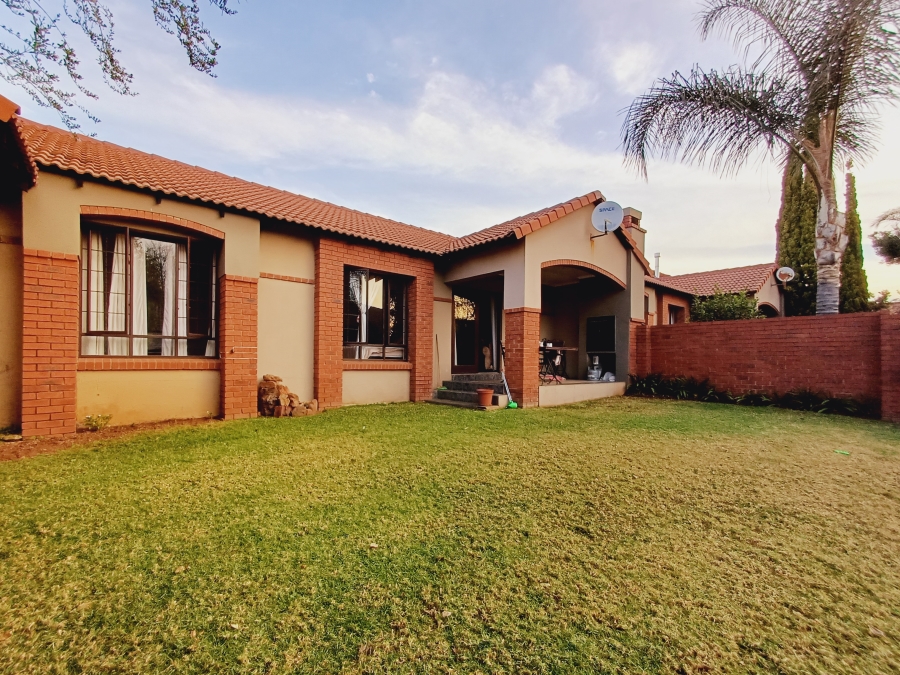 2 Bedroom Property for Sale in Moreleta Park Gauteng