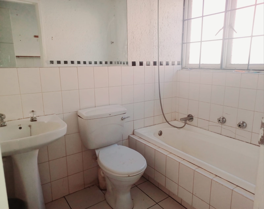 1 Bedroom Property for Sale in Windsor West Gauteng