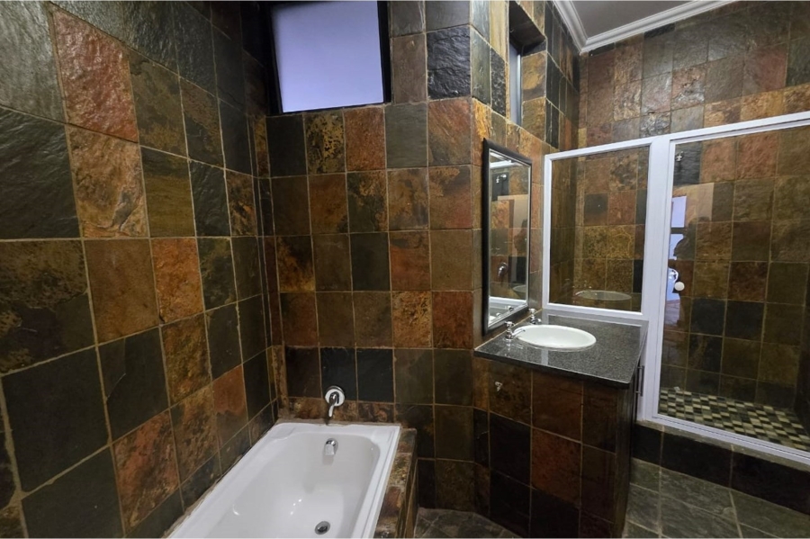 4 Bedroom Property for Sale in Magalieskruin Gauteng
