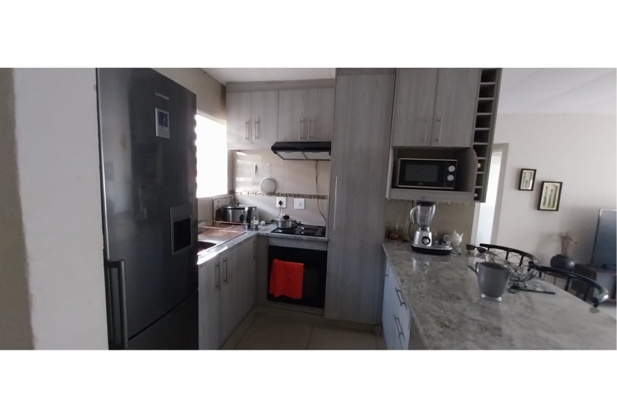 To Let 2 Bedroom Property for Rent in Vorna Valley Gauteng