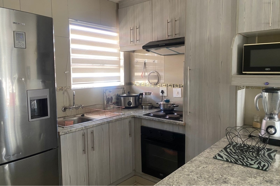 To Let 2 Bedroom Property for Rent in Vorna Valley Gauteng