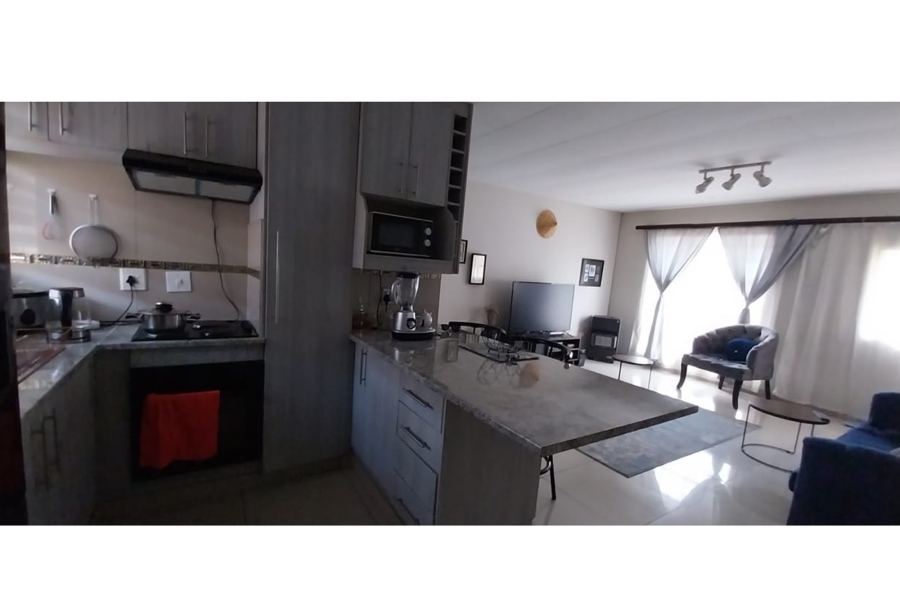 To Let 2 Bedroom Property for Rent in Vorna Valley Gauteng