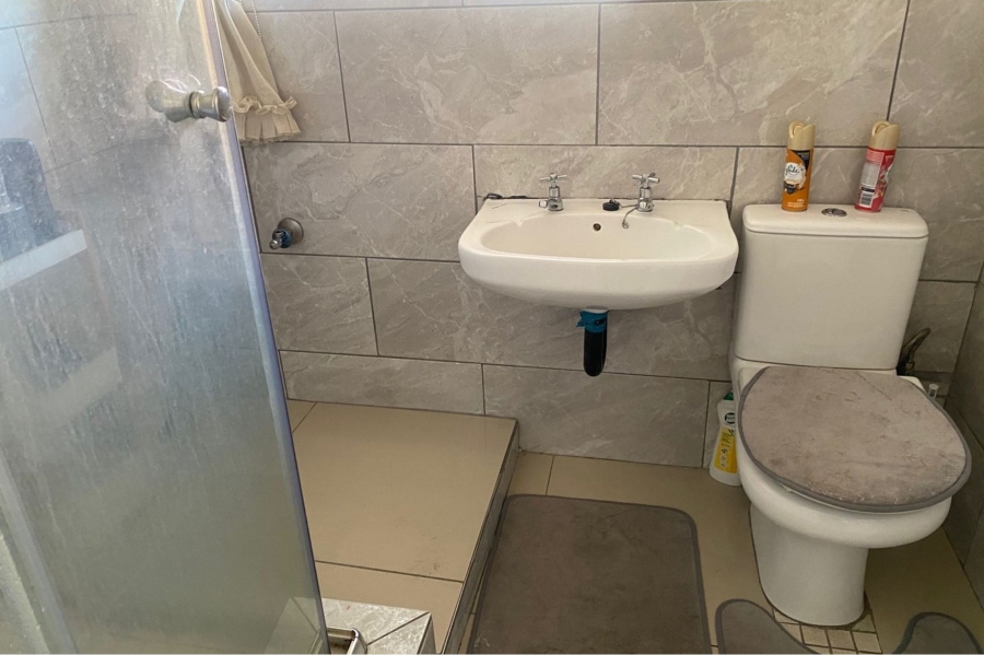 To Let 2 Bedroom Property for Rent in Vorna Valley Gauteng