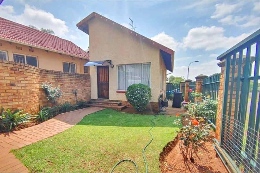 To Let 1 Bedroom Property for Rent in Van Riebeeck Park Gauteng