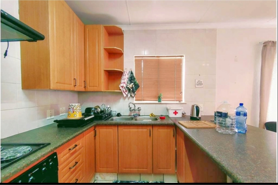 To Let 1 Bedroom Property for Rent in Van Riebeeck Park Gauteng