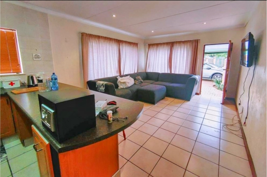 To Let 1 Bedroom Property for Rent in Van Riebeeck Park Gauteng