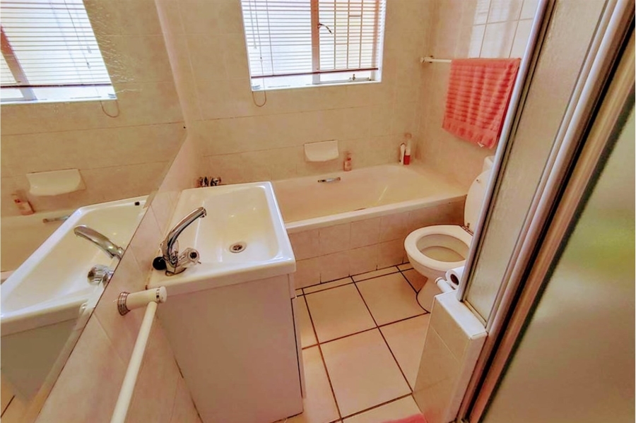 To Let 1 Bedroom Property for Rent in Van Riebeeck Park Gauteng