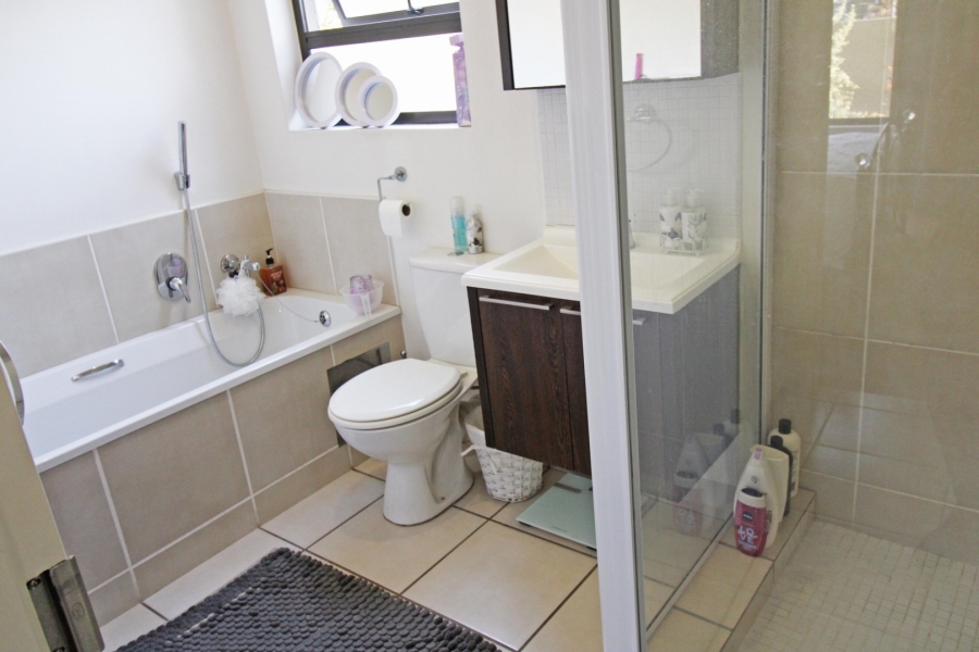 1 Bedroom Property for Sale in Bryanston Gauteng