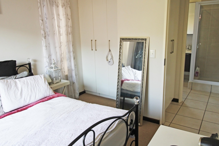 1 Bedroom Property for Sale in Bryanston Gauteng