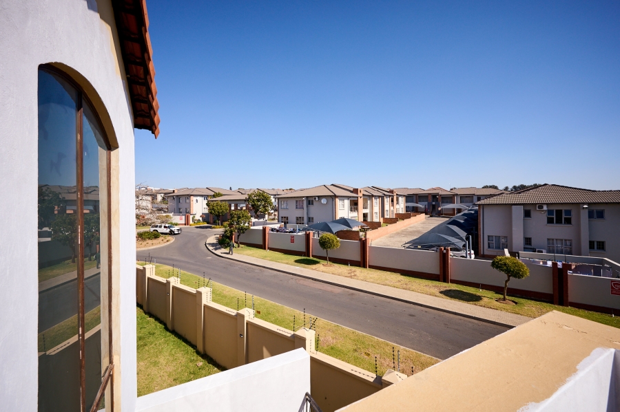 3 Bedroom Property for Sale in Erand Gardens Gauteng