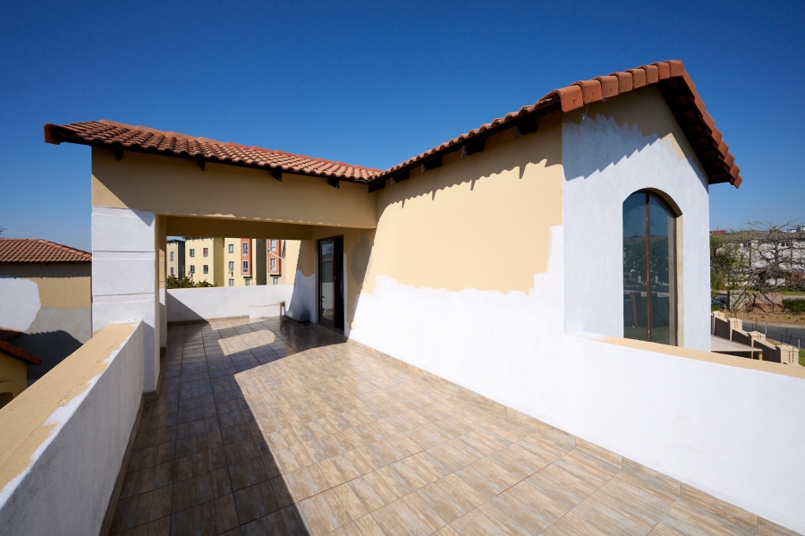 3 Bedroom Property for Sale in Erand Gardens Gauteng