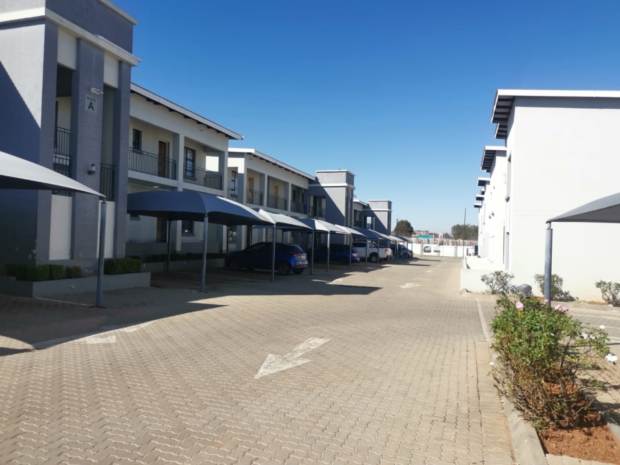 2 Bedroom Property for Sale in Witpoortjie Gauteng