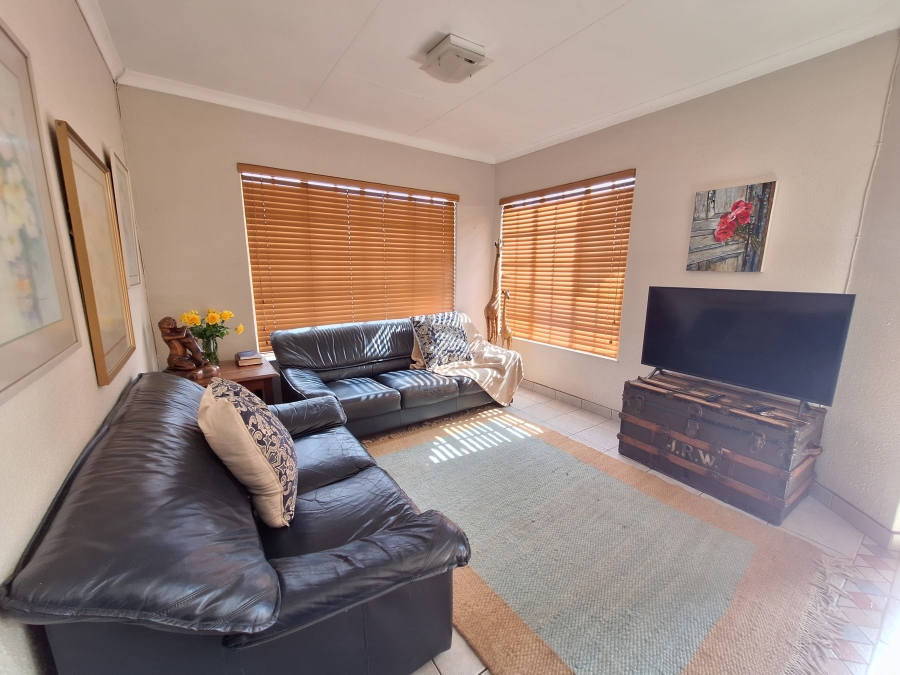 4 Bedroom Property for Sale in Roodekrans Gauteng