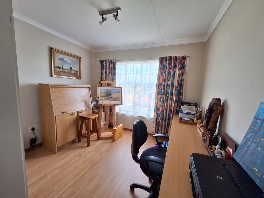 4 Bedroom Property for Sale in Roodekrans Gauteng