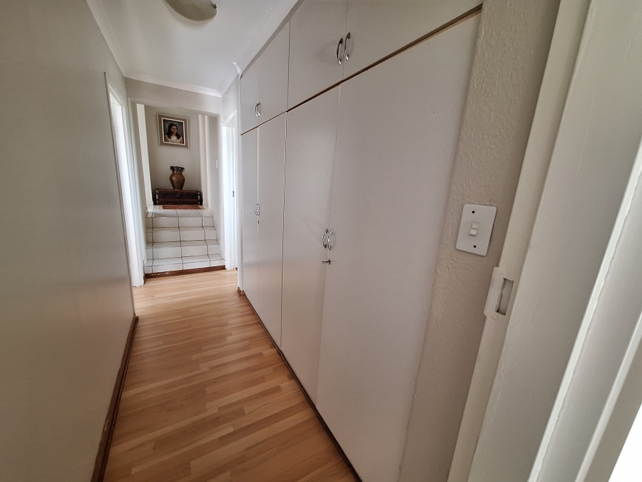 4 Bedroom Property for Sale in Roodekrans Gauteng