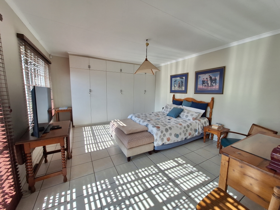 4 Bedroom Property for Sale in Roodekrans Gauteng