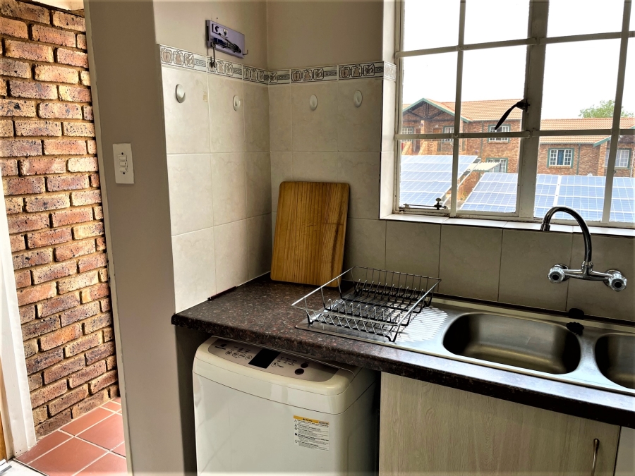 To Let 1 Bedroom Property for Rent in Rietvalleirand Gauteng