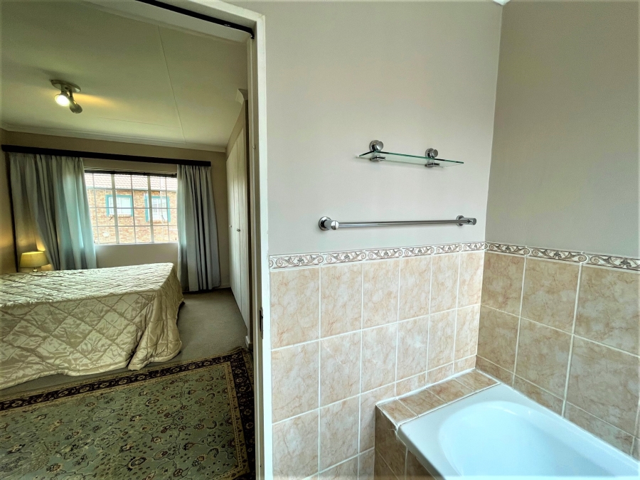 To Let 1 Bedroom Property for Rent in Rietvalleirand Gauteng
