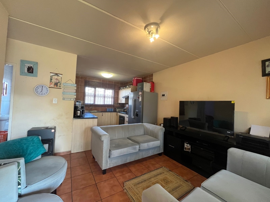 2 Bedroom Property for Sale in Meredale Gauteng
