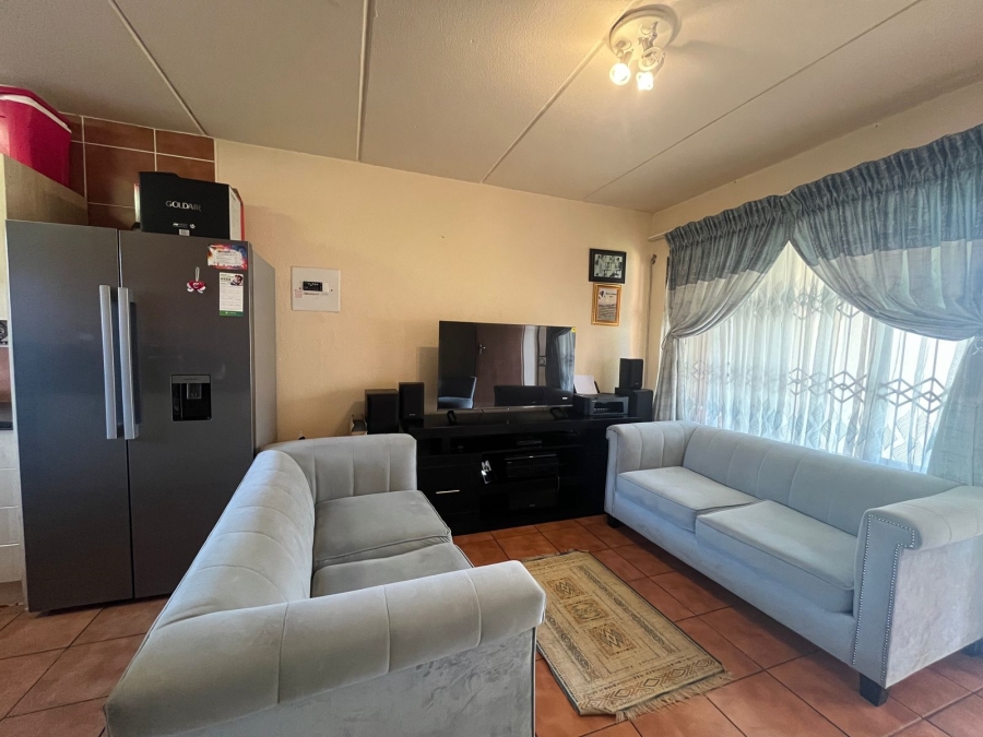 2 Bedroom Property for Sale in Meredale Gauteng