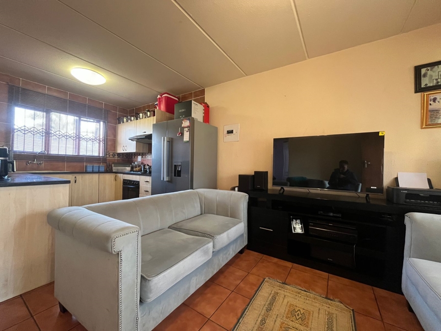 2 Bedroom Property for Sale in Meredale Gauteng
