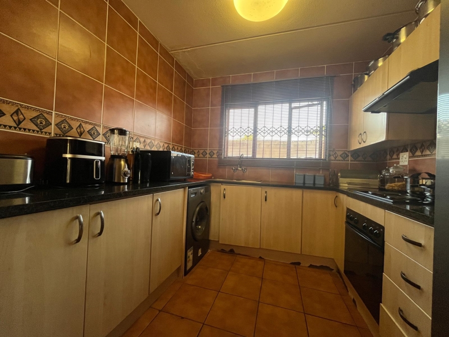 2 Bedroom Property for Sale in Meredale Gauteng