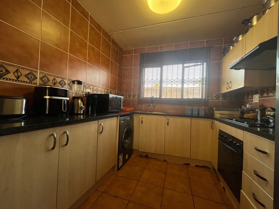 2 Bedroom Property for Sale in Meredale Gauteng